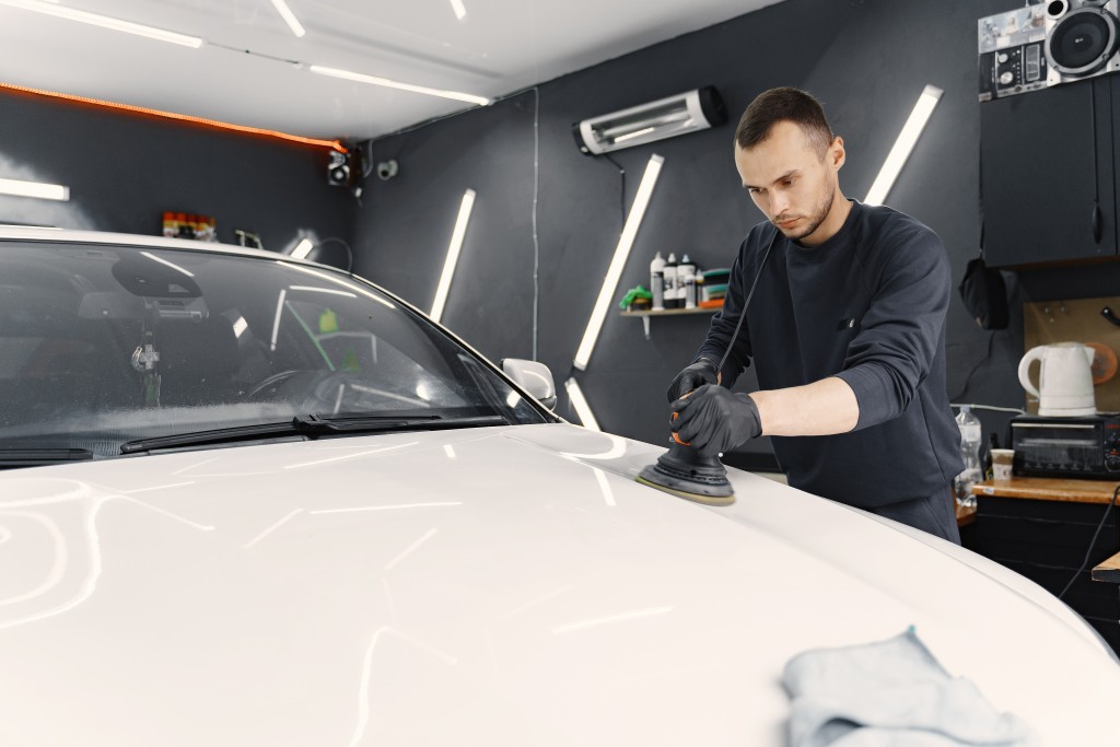 Pencahayaan garasi rumah dengan LED